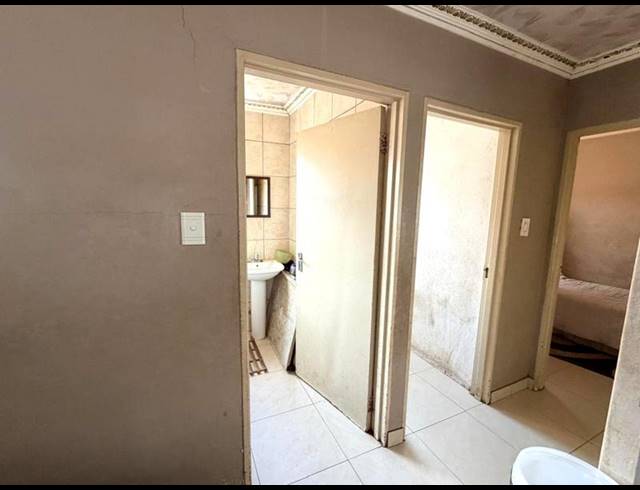 2 BEDROOM PROPERTY TO RENT IN FLEURHOF